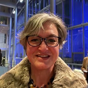 Meet your Posher, Angela